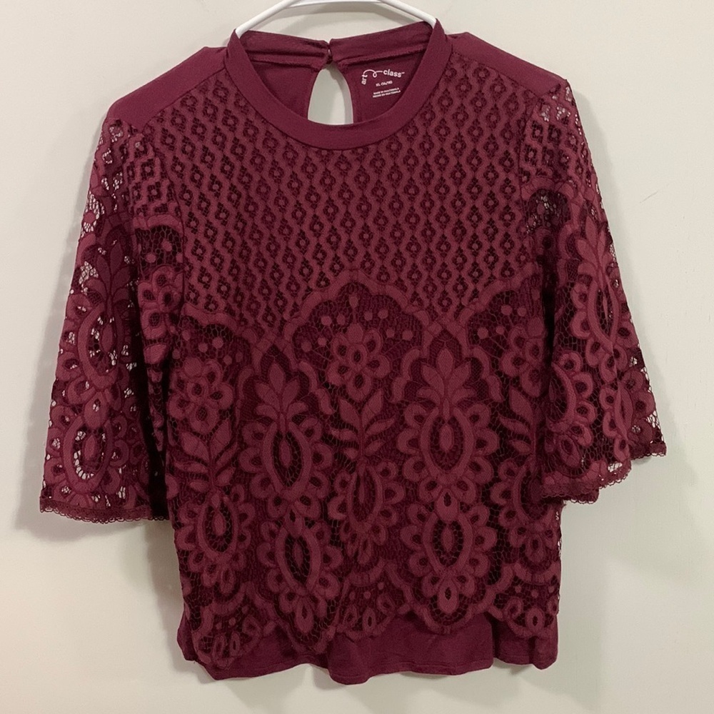 Art class Lacy top very good condition, tag says 14/16 listing as medium